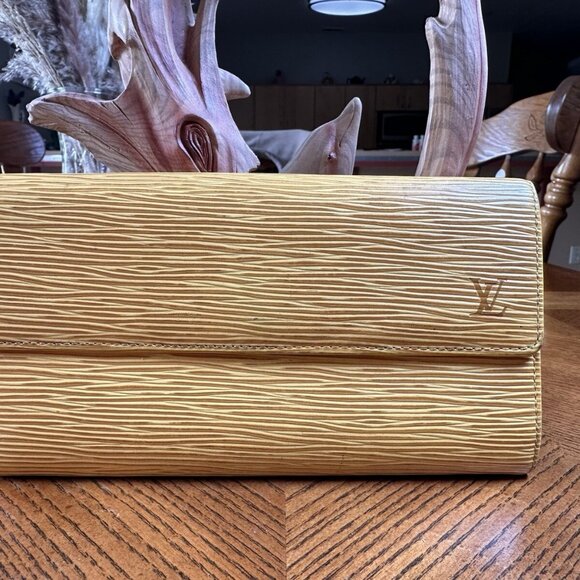 Louis Vuitton epi leather Sarah Portefeuille long wallet - Picture 1 of 11